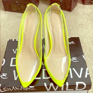 NWOT Neon Yellow/Clear Patent HEELS 👠